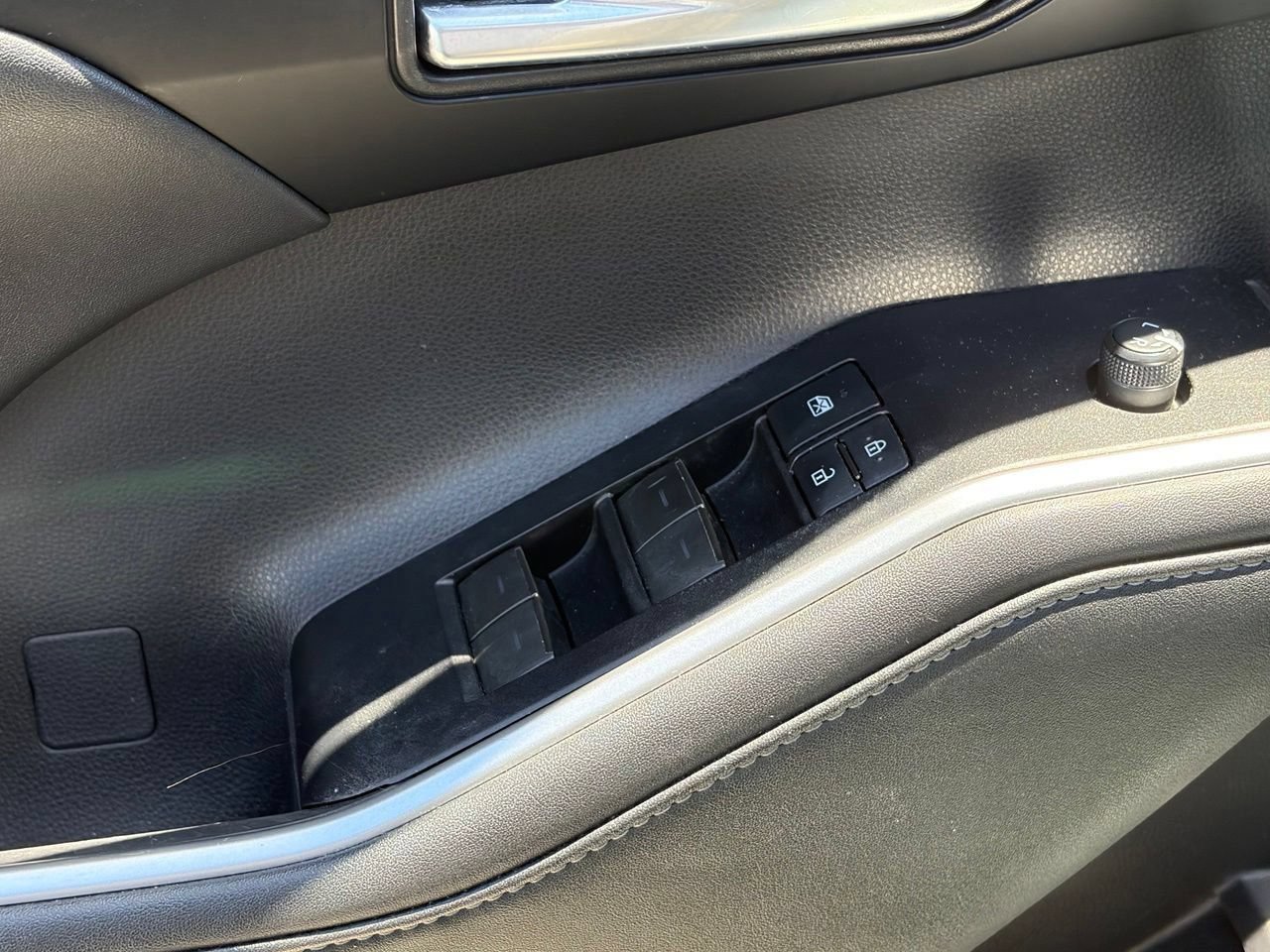 Used 2020 Toyota Highlander XLE FWD image 8