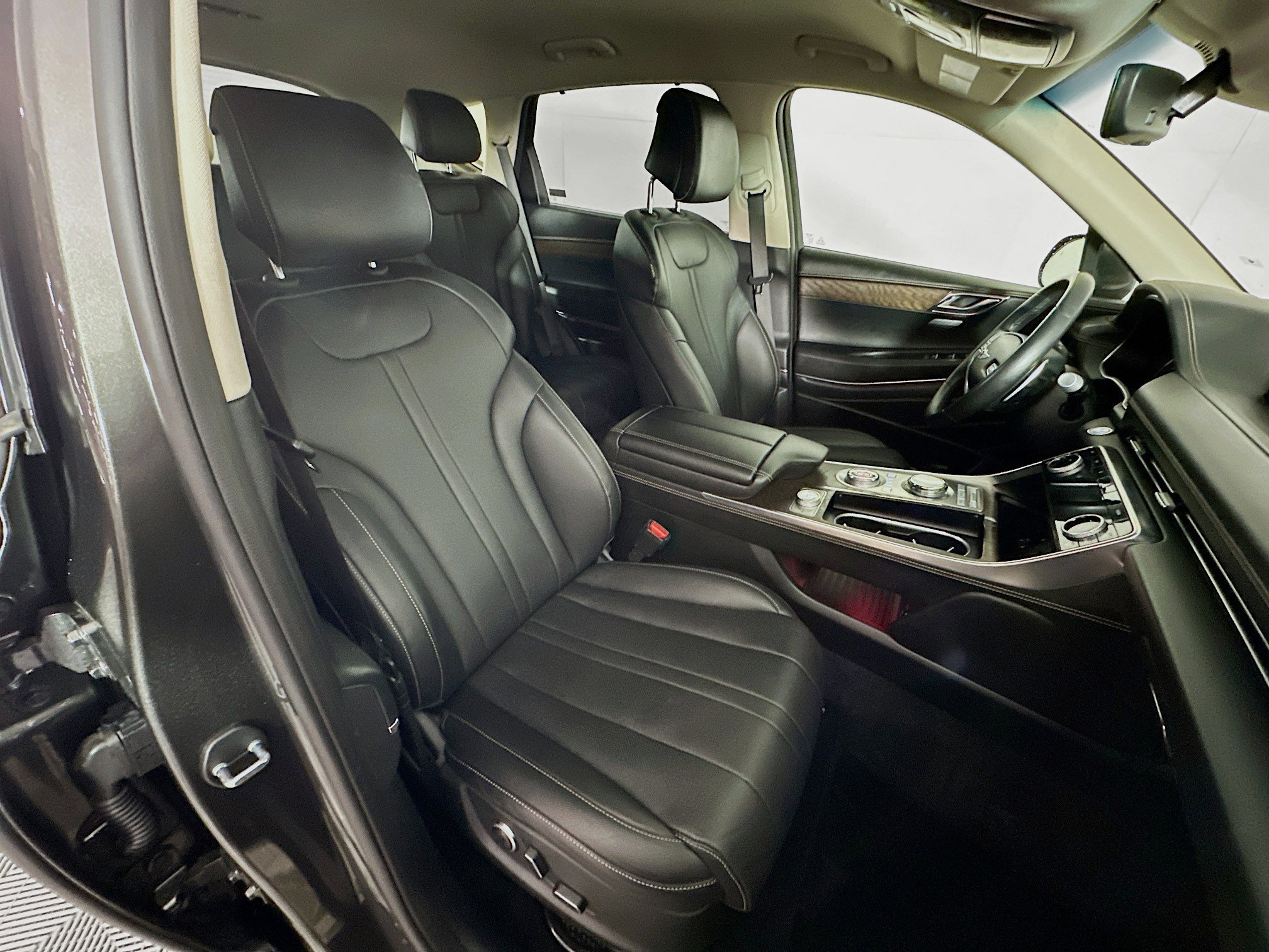 Used 2024 Genesis GV80 2.5T image 32