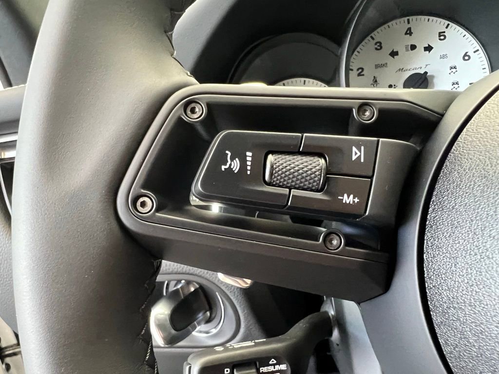 Certified 2025 Porsche Macan Turbo image 9