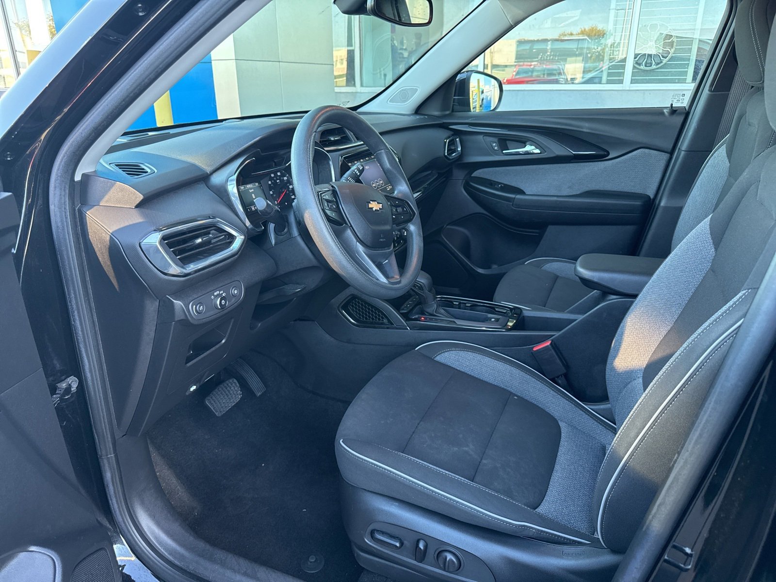 Used 2022 Chevrolet TrailBlazer LT w/ Convenience Package image 18