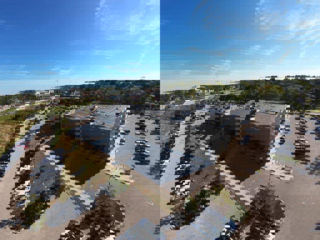 Certified 2025 Volvo XC60 B5 Plus w/ Protection Package Premier image 24