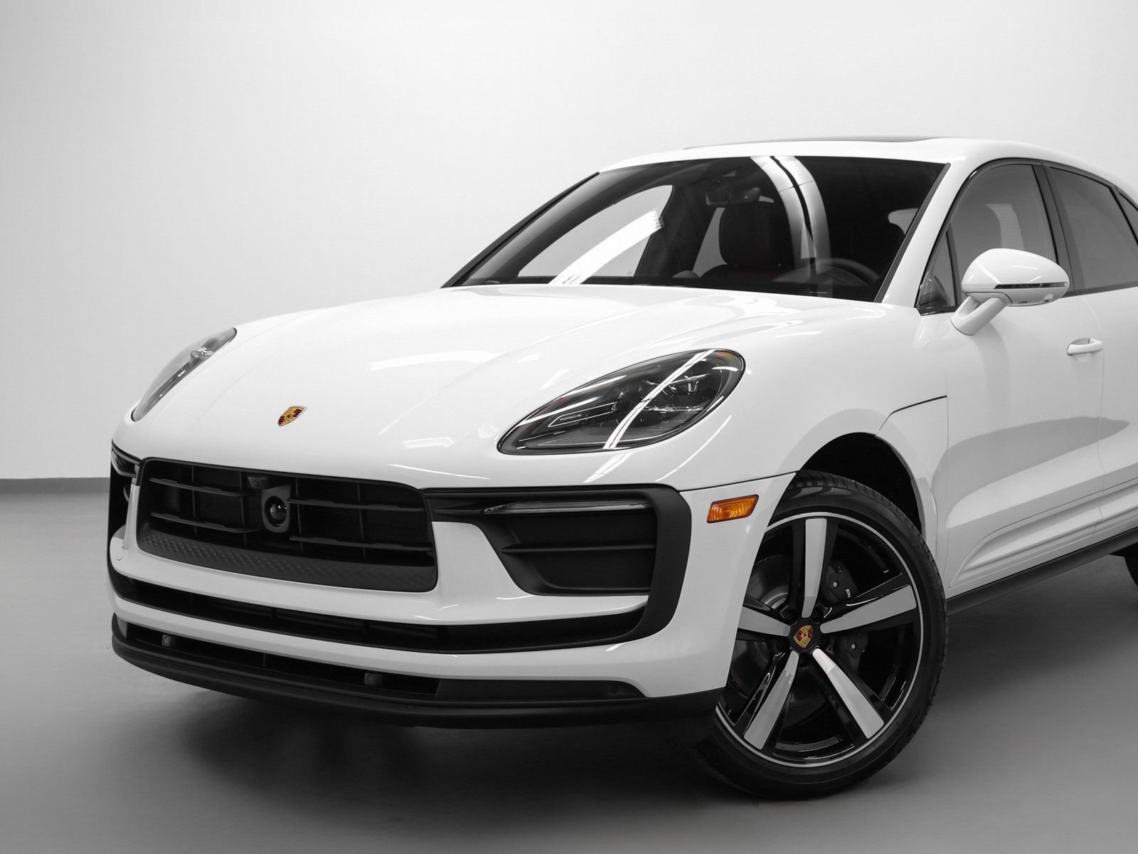 Certified 2026 Porsche Macan AWD/4WD image 7