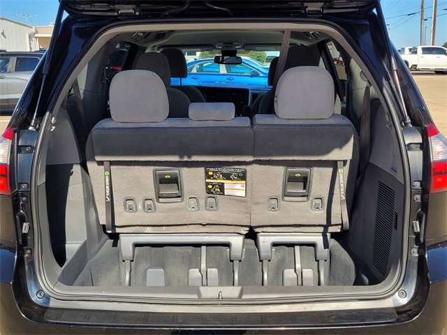Used 2020 Toyota Sienna LE w/ LE Preferred Package image 9