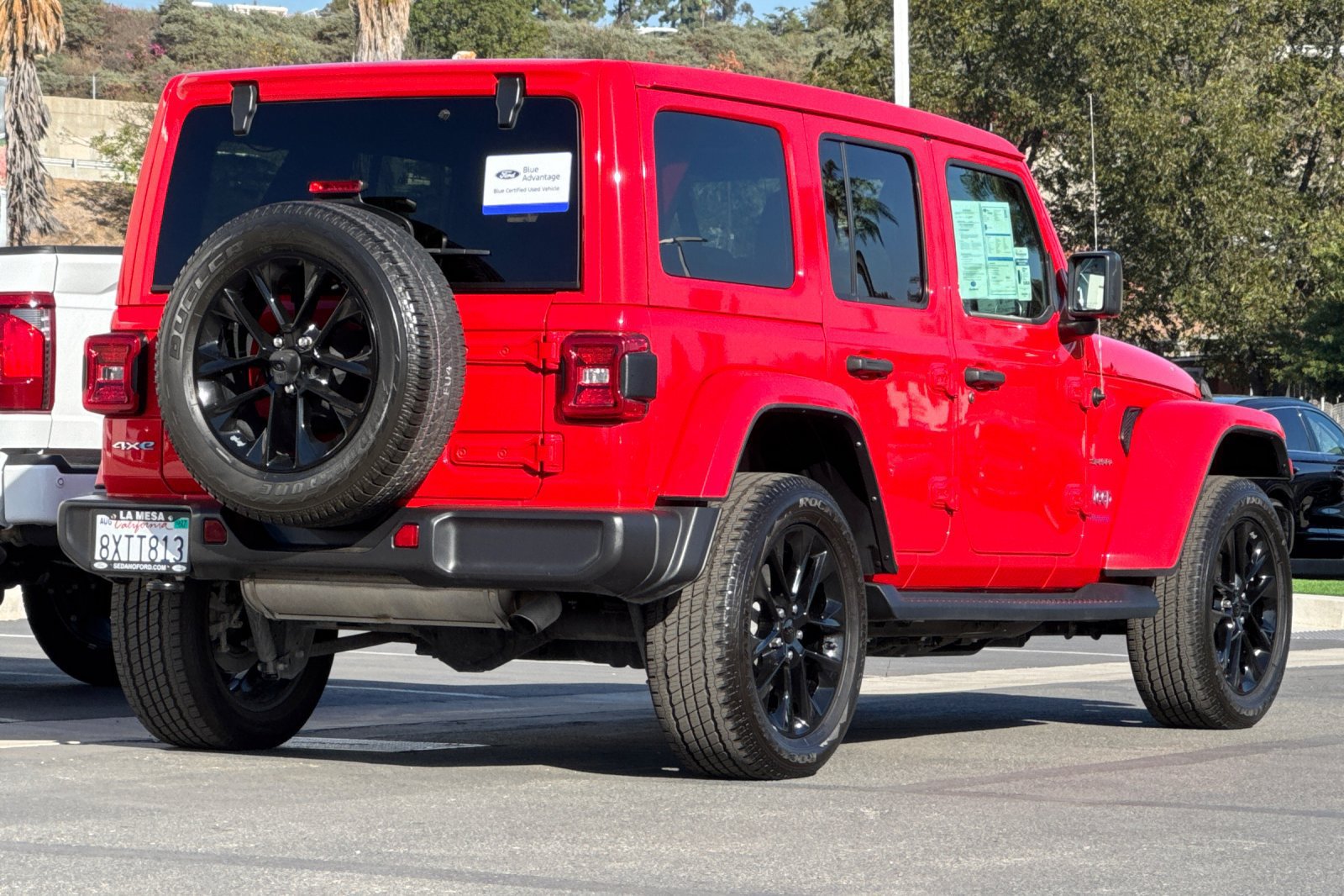 Used 2021 Jeep Wrangler Unlimited Sahara AWD/4WD image 3