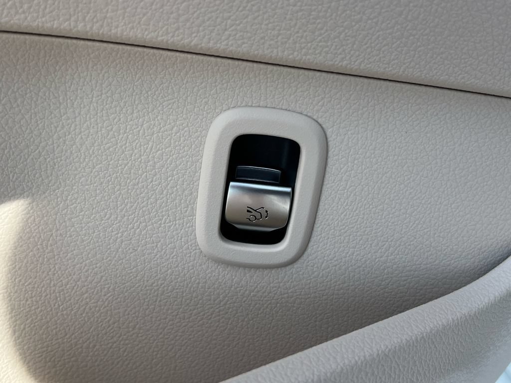 New 2026 Mercedes-Benz C 300 4MATIC Sedan image 14