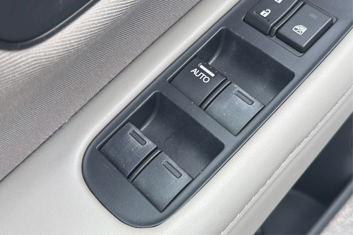 Used 2018 Honda HR-V LX image 32