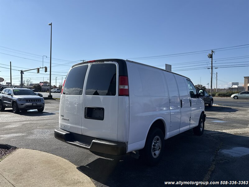 Used 2011 Chevrolet Express 2500 RWD image 5