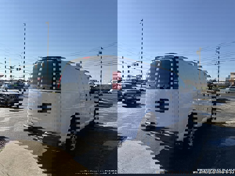 Used 2011 Chevrolet Express 2500 image 5