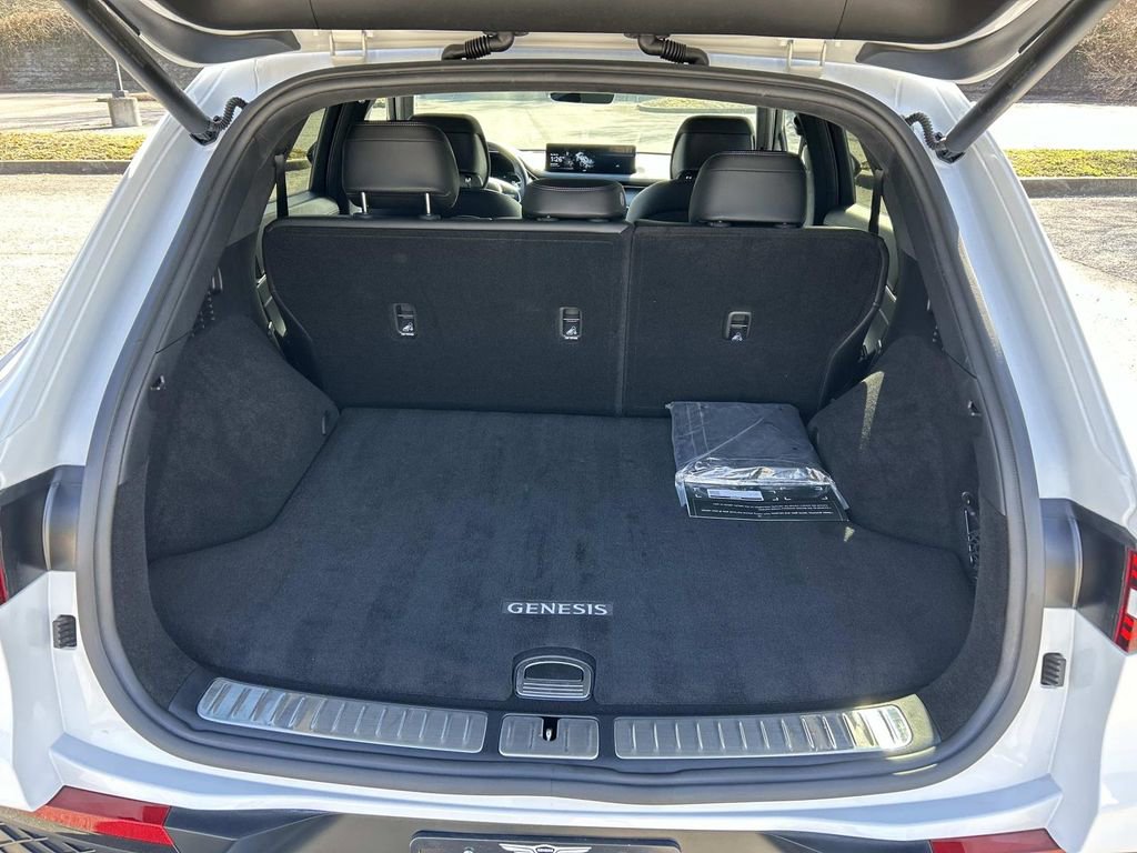 Used 2025 Genesis GV70 3.5T Sport w/ Sport Advanced Package image 14