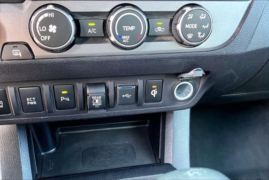 Used 2020 Toyota Tacoma TRD Off-Road w/ Technology Package AWD/4WD image 24