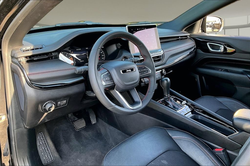 Used 2024 Jeep Compass Trailhawk AWD/4WD image 13