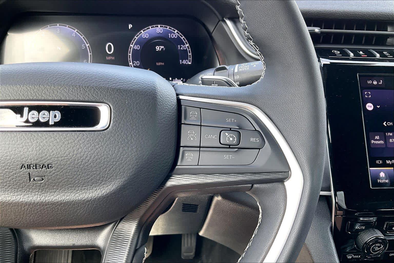 Used 2025 Jeep Grand Cherokee Laredo X w/ Luxury Tech Group I RWD image 19