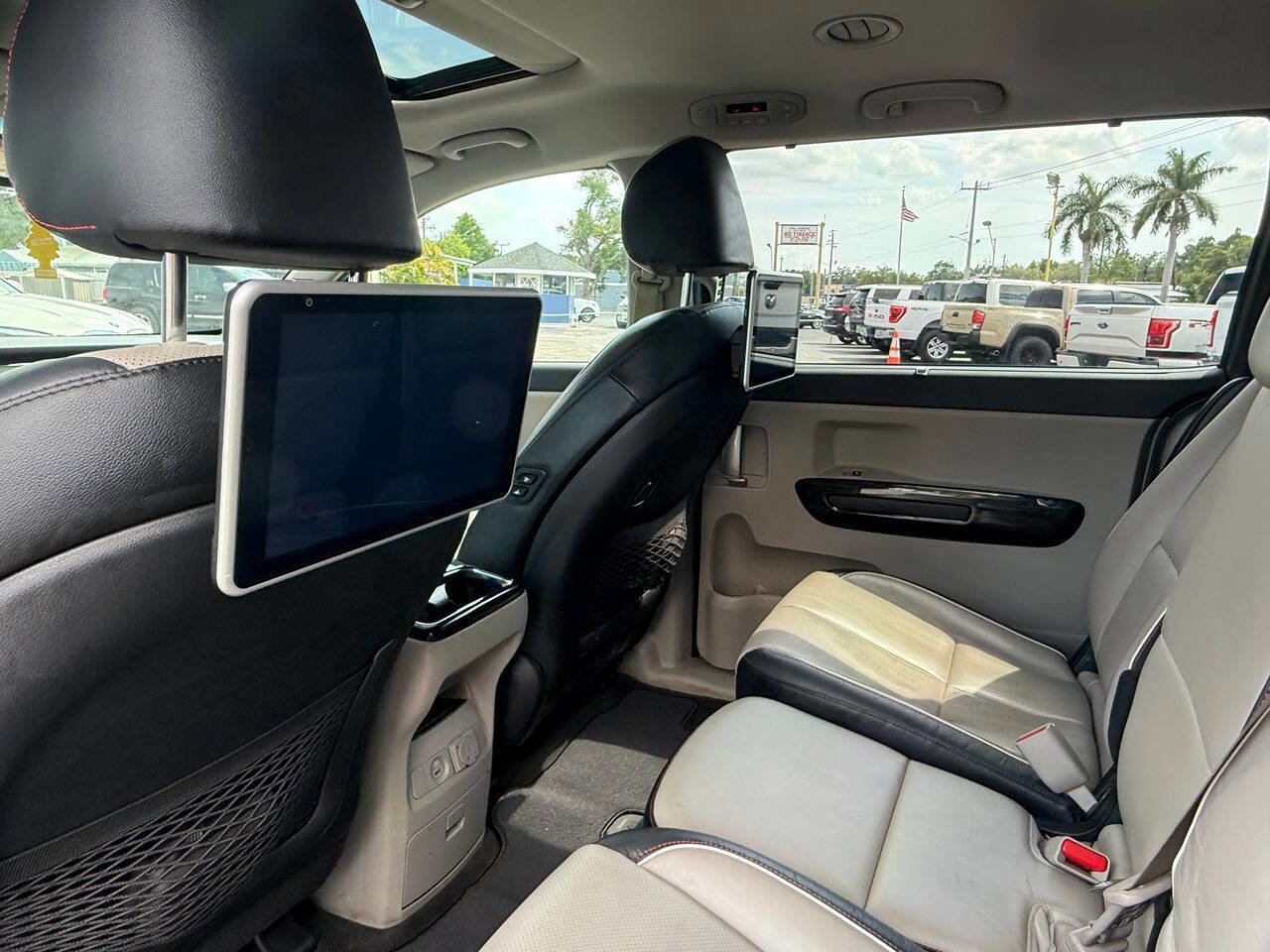 Used 2020 Kia Sedona SX image 18