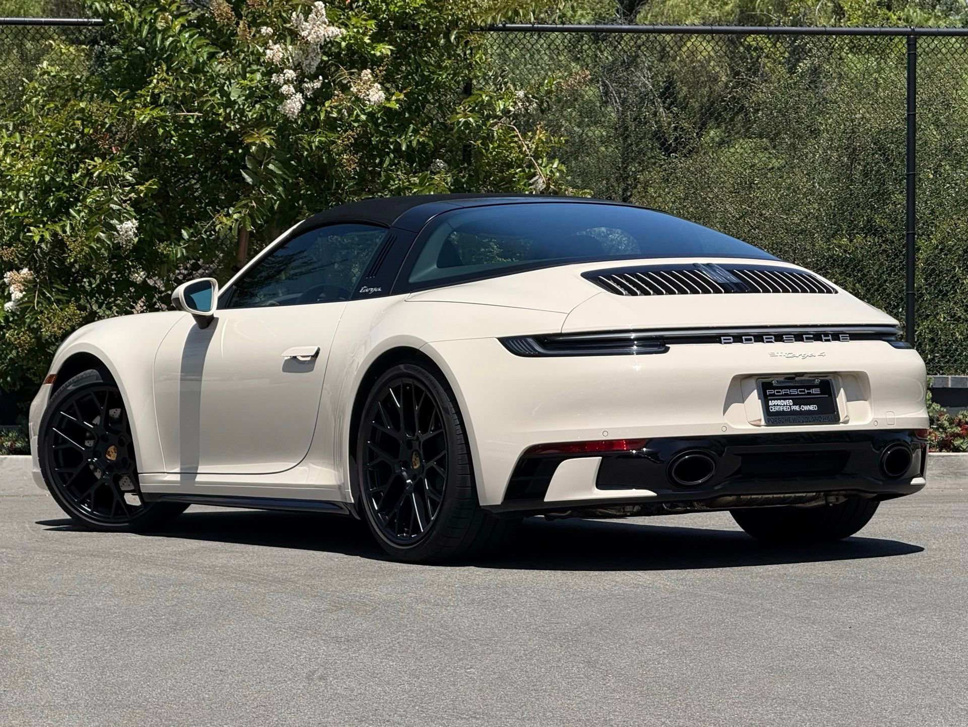Certified 2024 Porsche 911 Targa 4 AWD/4WD image 3