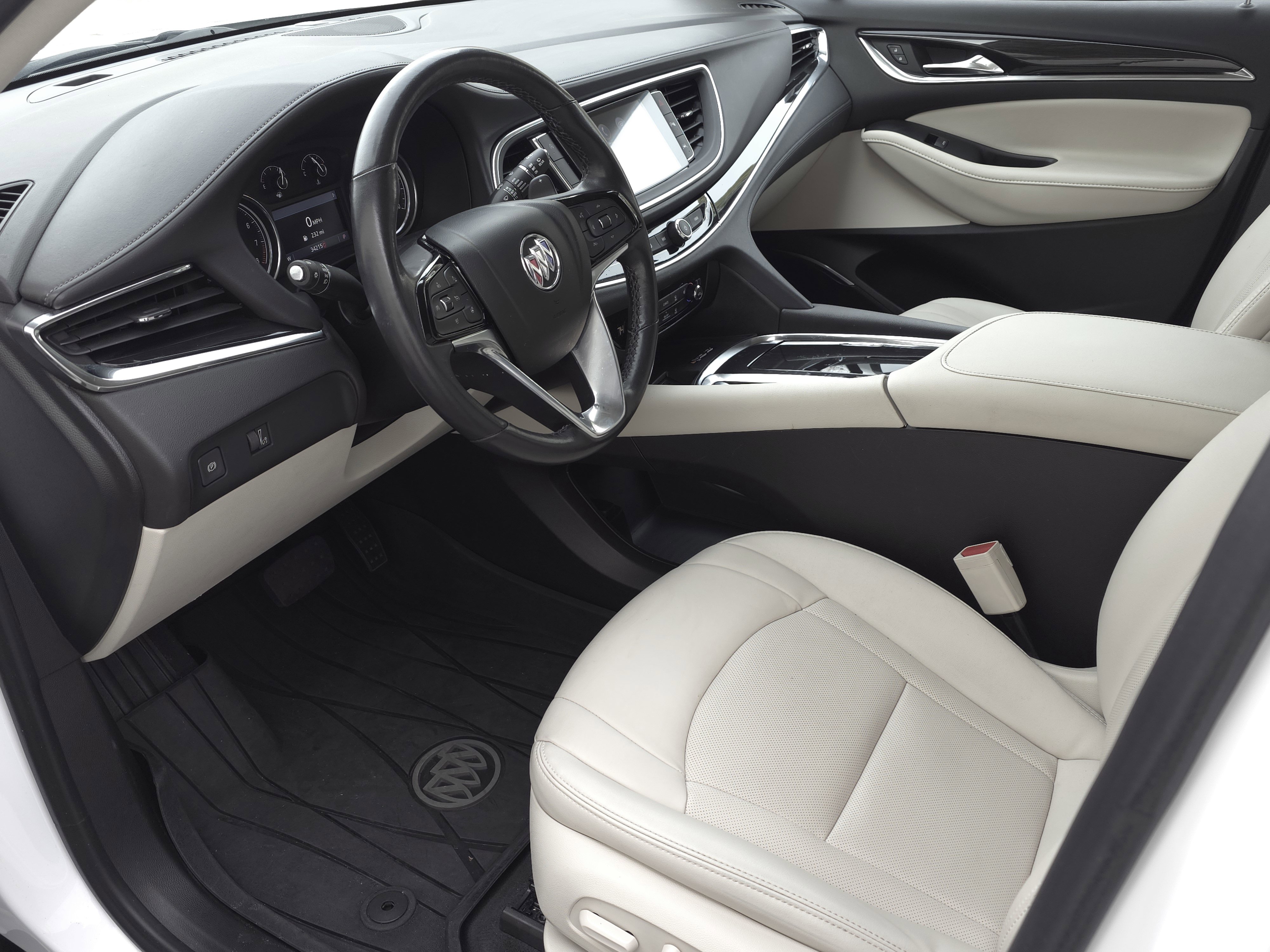 Used 2023 Buick Enclave Essence image 9