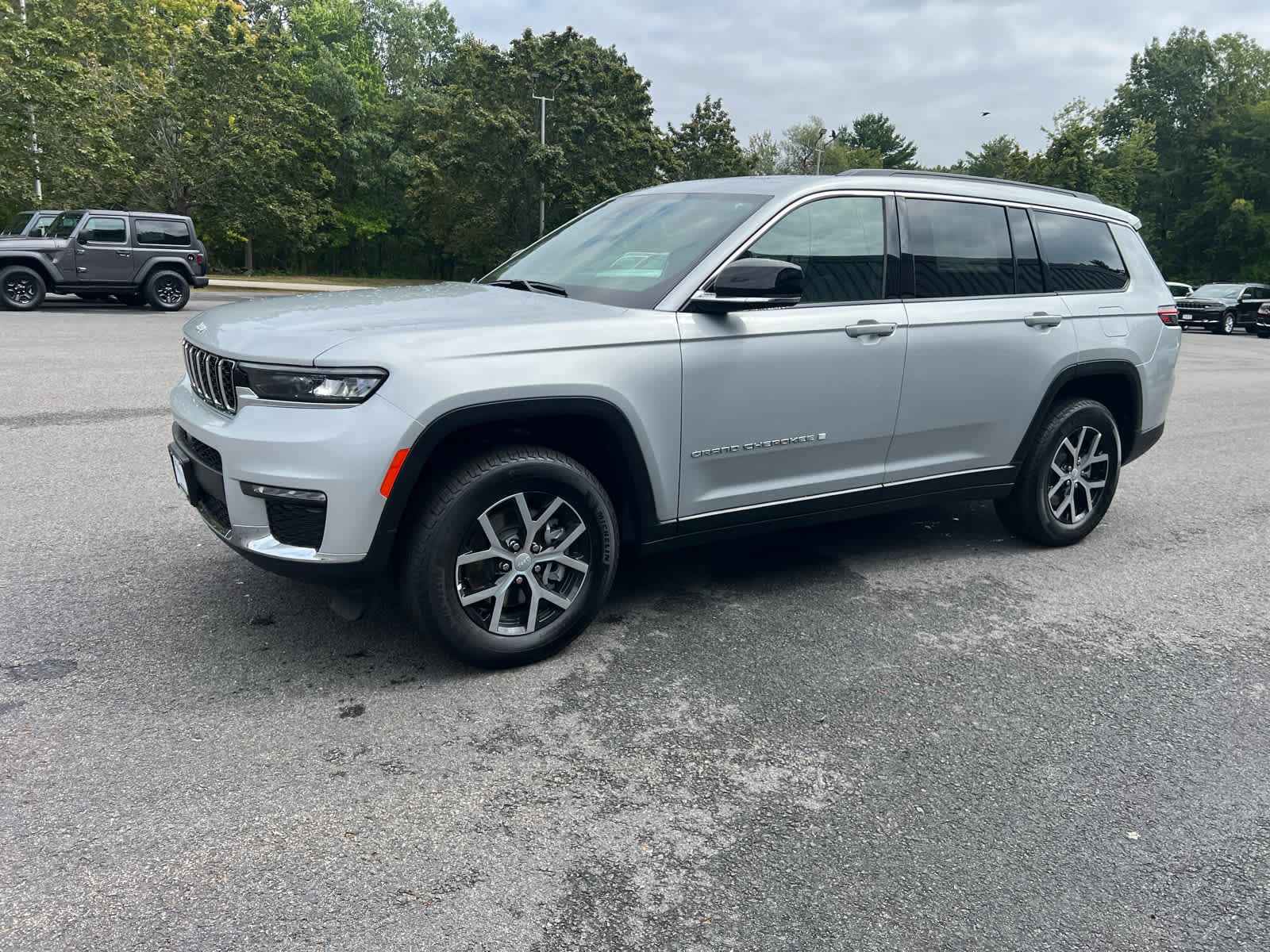 New 2025 Jeep Grand Cherokee L Limited w/ Trailer Tow Package image 4