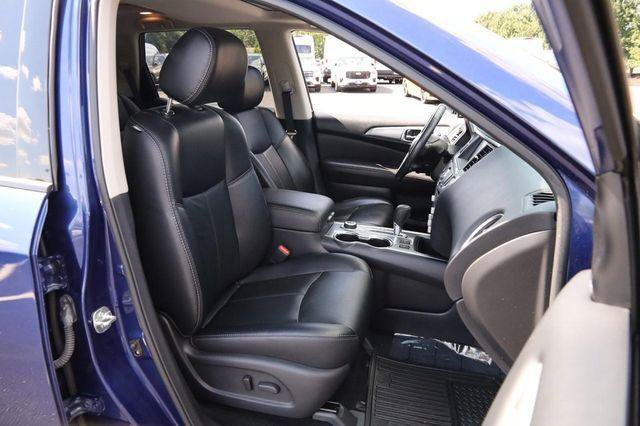 Used 2017 Nissan Pathfinder SL w/ SL Premium Package AWD/4WD image 32