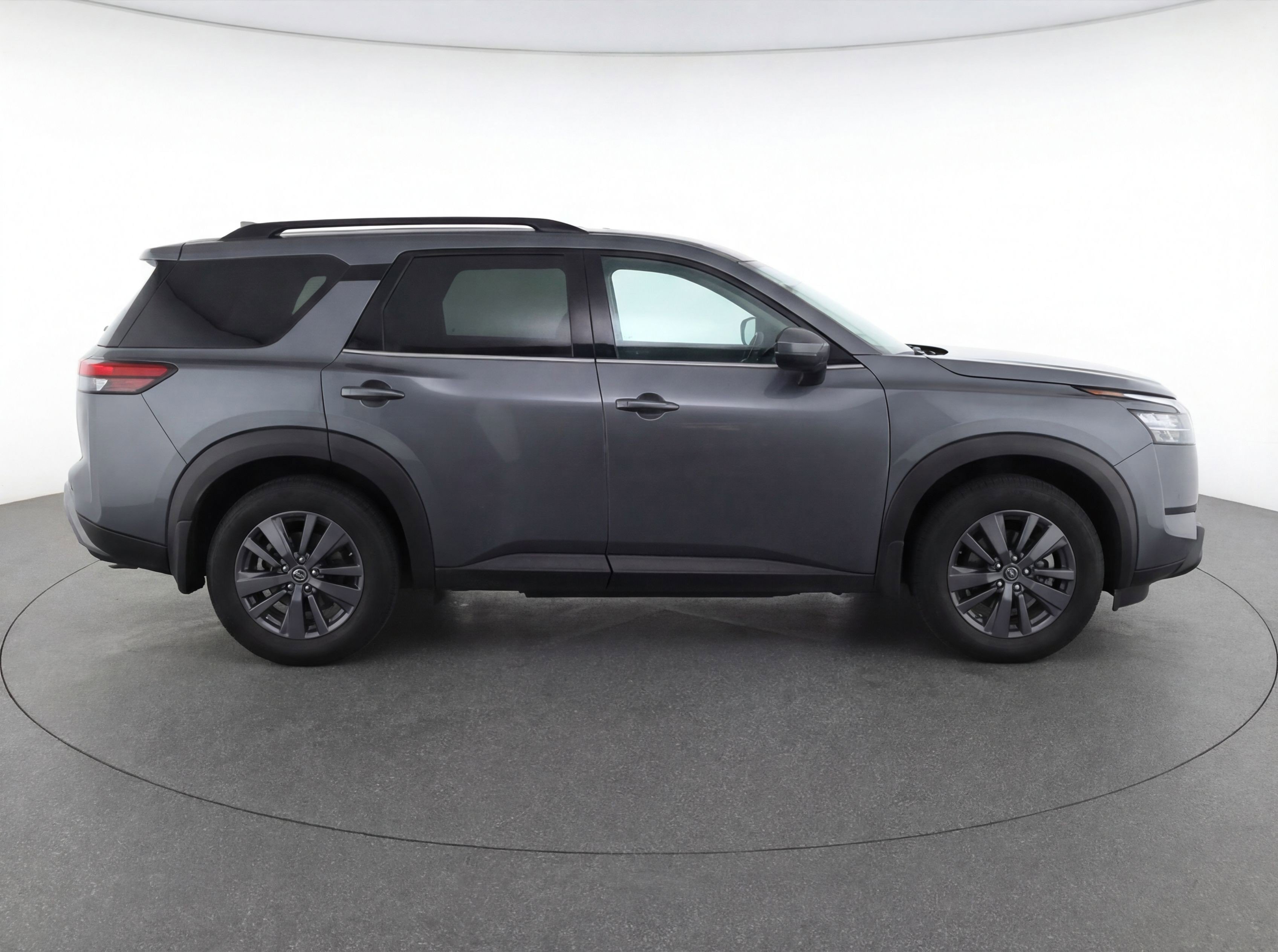 Used 2024 Nissan Pathfinder SV image 11