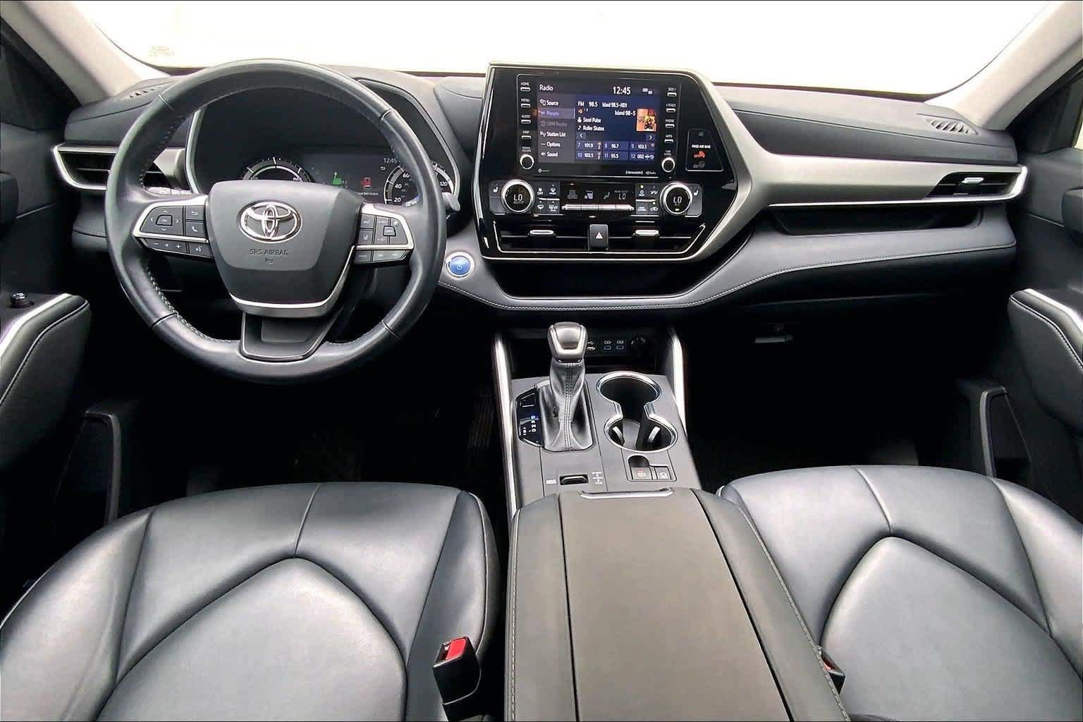 Used 2022 Toyota Highlander XLE AWD/4WD image 4