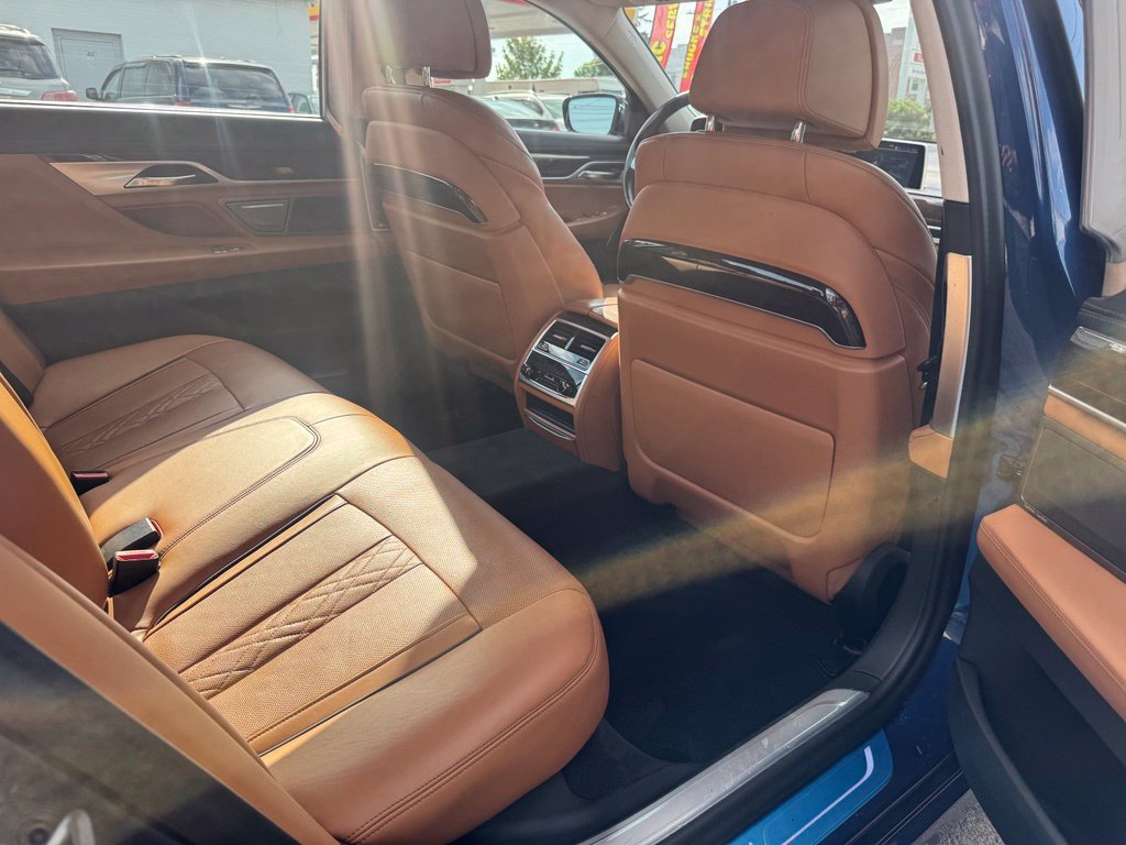 Used 2022 BMW 750i xDrive w/ Executive Package AWD/4WD image 29