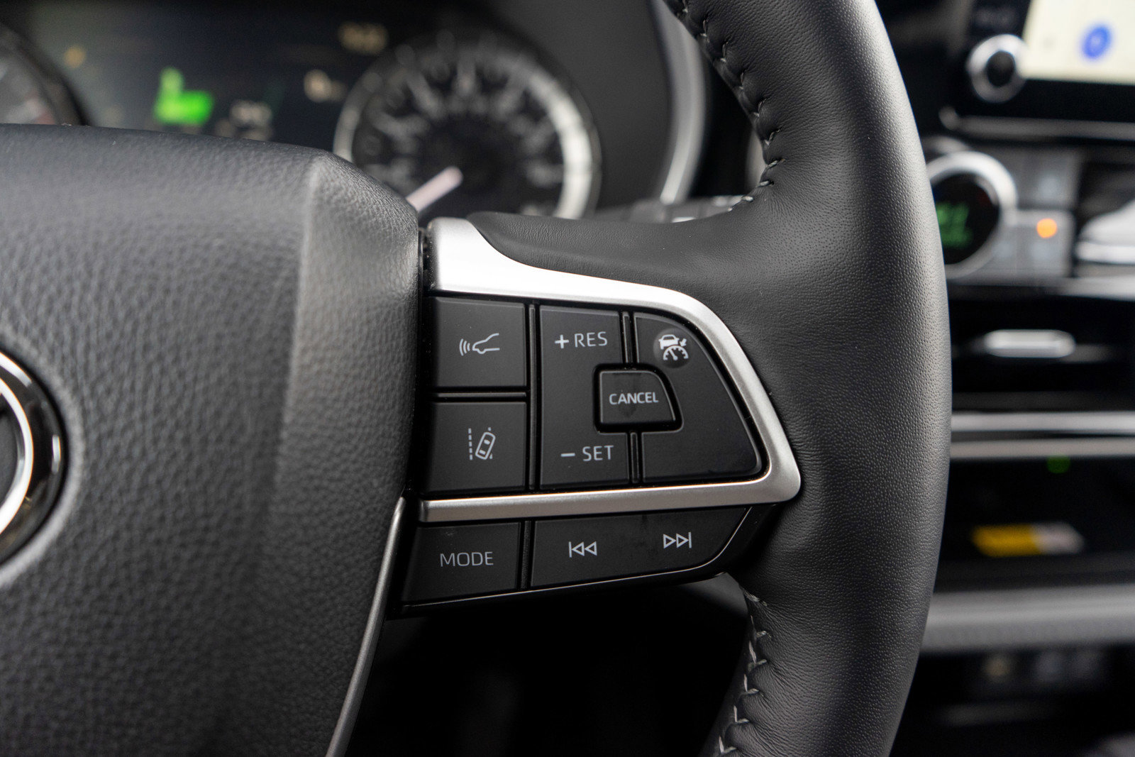 Used 2025 Toyota Highlander XLE image 25