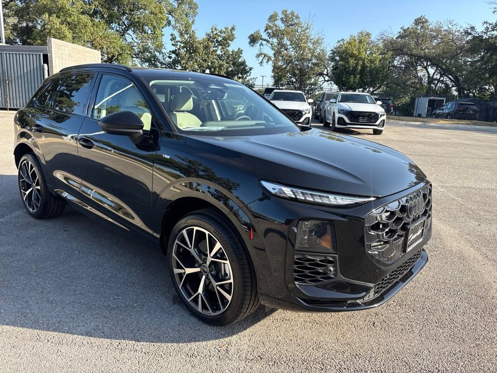 New 2026 Audi Q3 quattro 2.0T AWD/4WD image 3