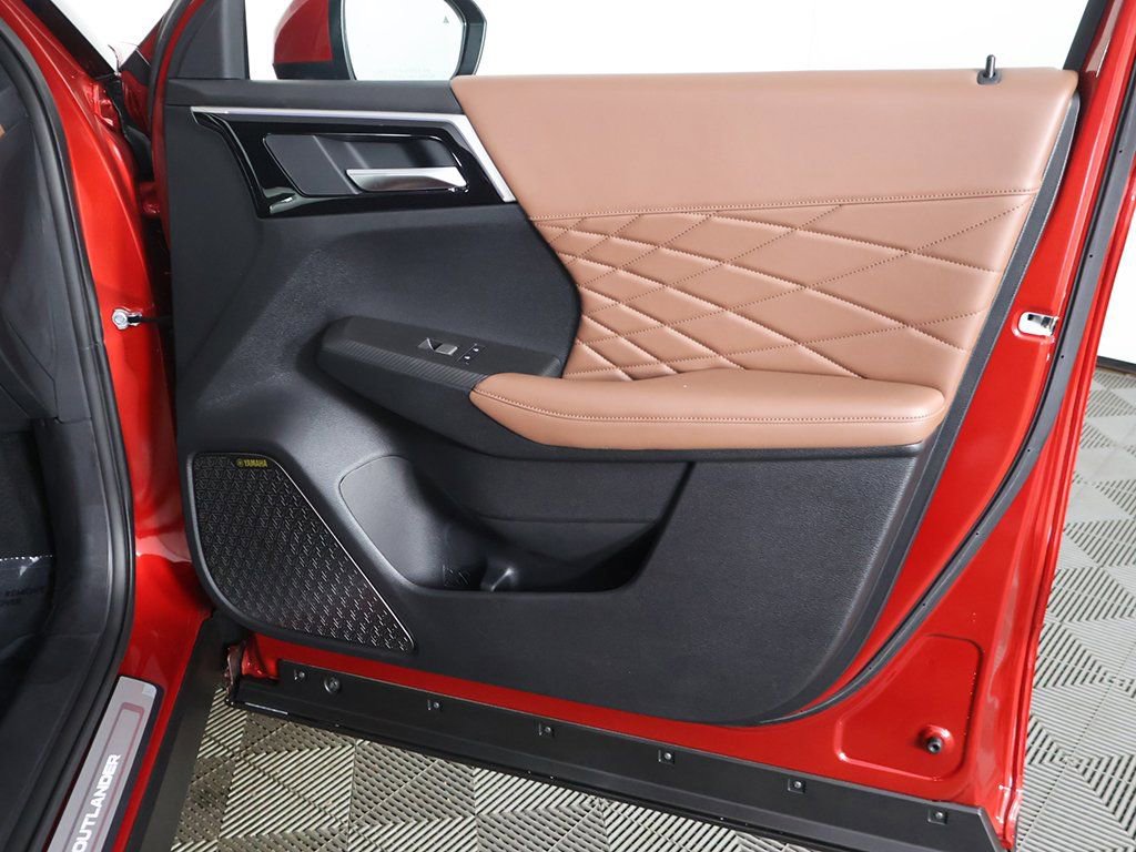 New 2025 Mitsubishi Outlander SEL image 28