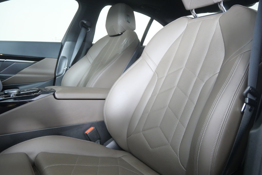 Used 2024 BMW 530i w/ Convenience Package RWD image 10