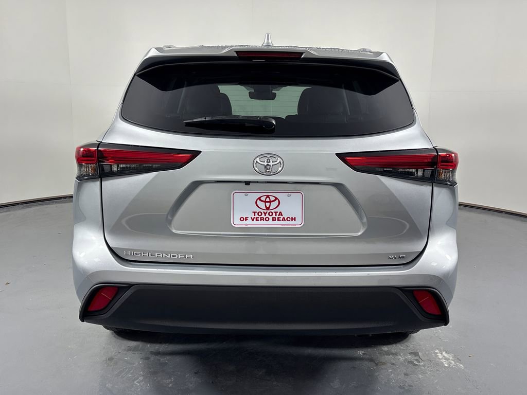Used 2023 Toyota Highlander XLE image 6
