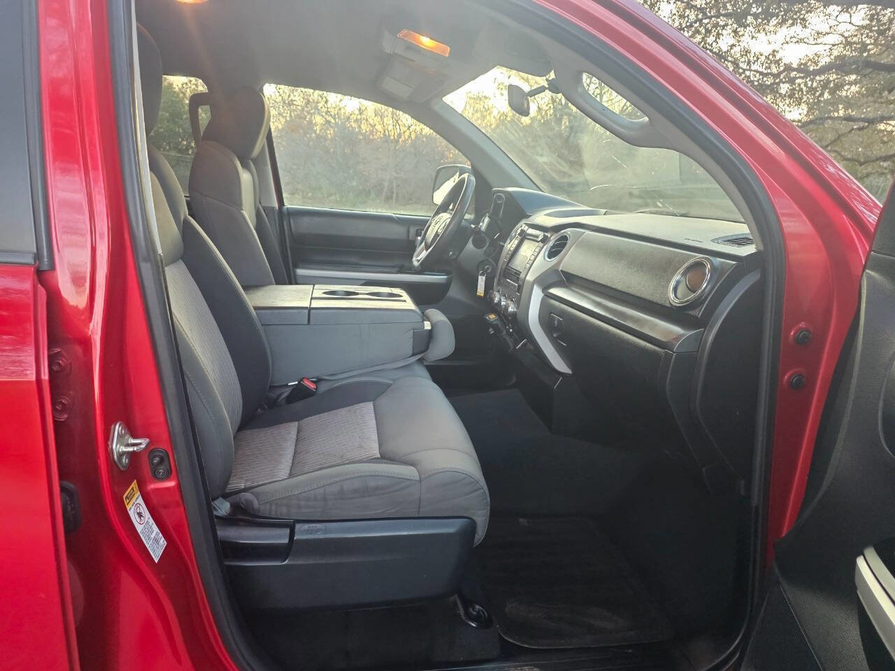 Used 2015 Toyota Tundra SR5 image 21