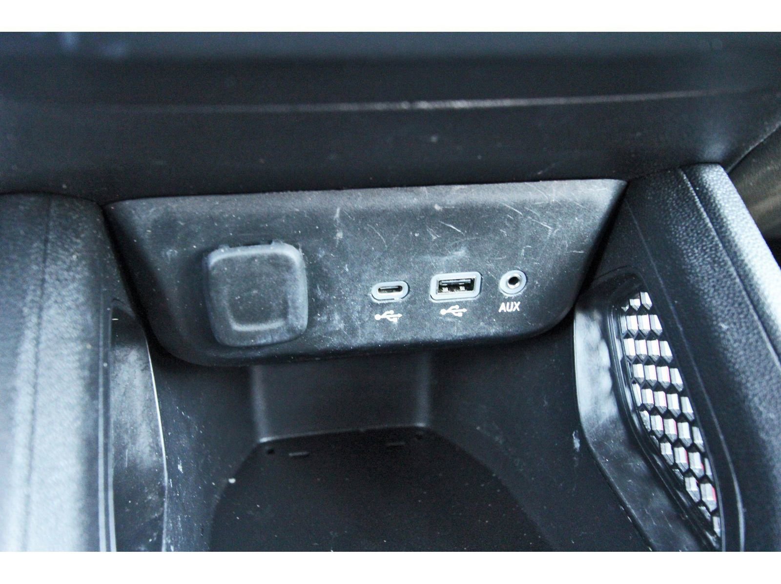 Used 2023 Chevrolet TrailBlazer RS w/ Convenience Package image 28