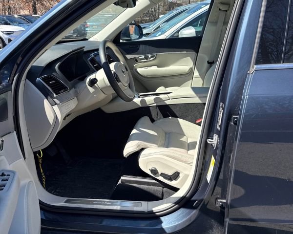 Used 2024 Volvo XC90 T8 Ultimate w/ Protection Package image 5