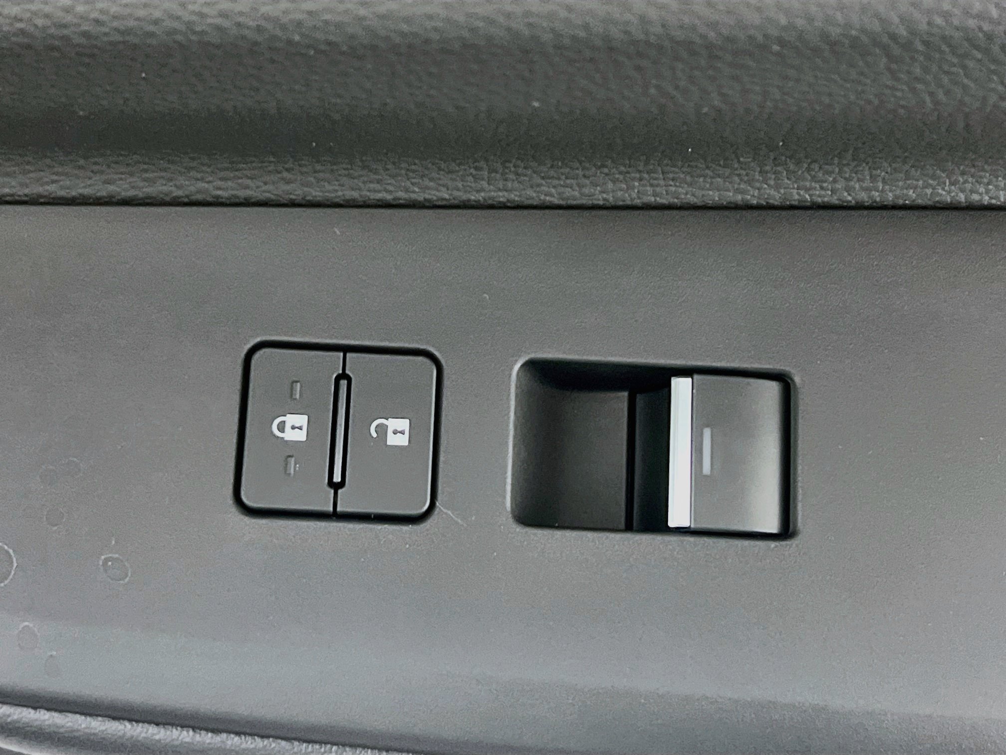 New 2027 Toyota Prius Plug-In Hybrid FWD image 31