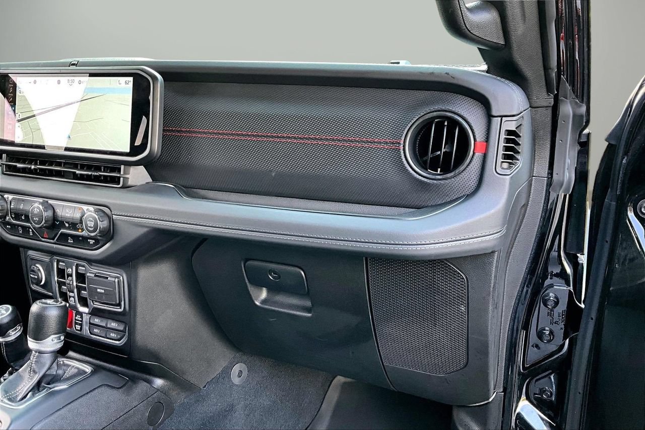 Used 2024 Jeep Wrangler Unlimited Rubicon w/ Technology Group AWD/4WD image 19