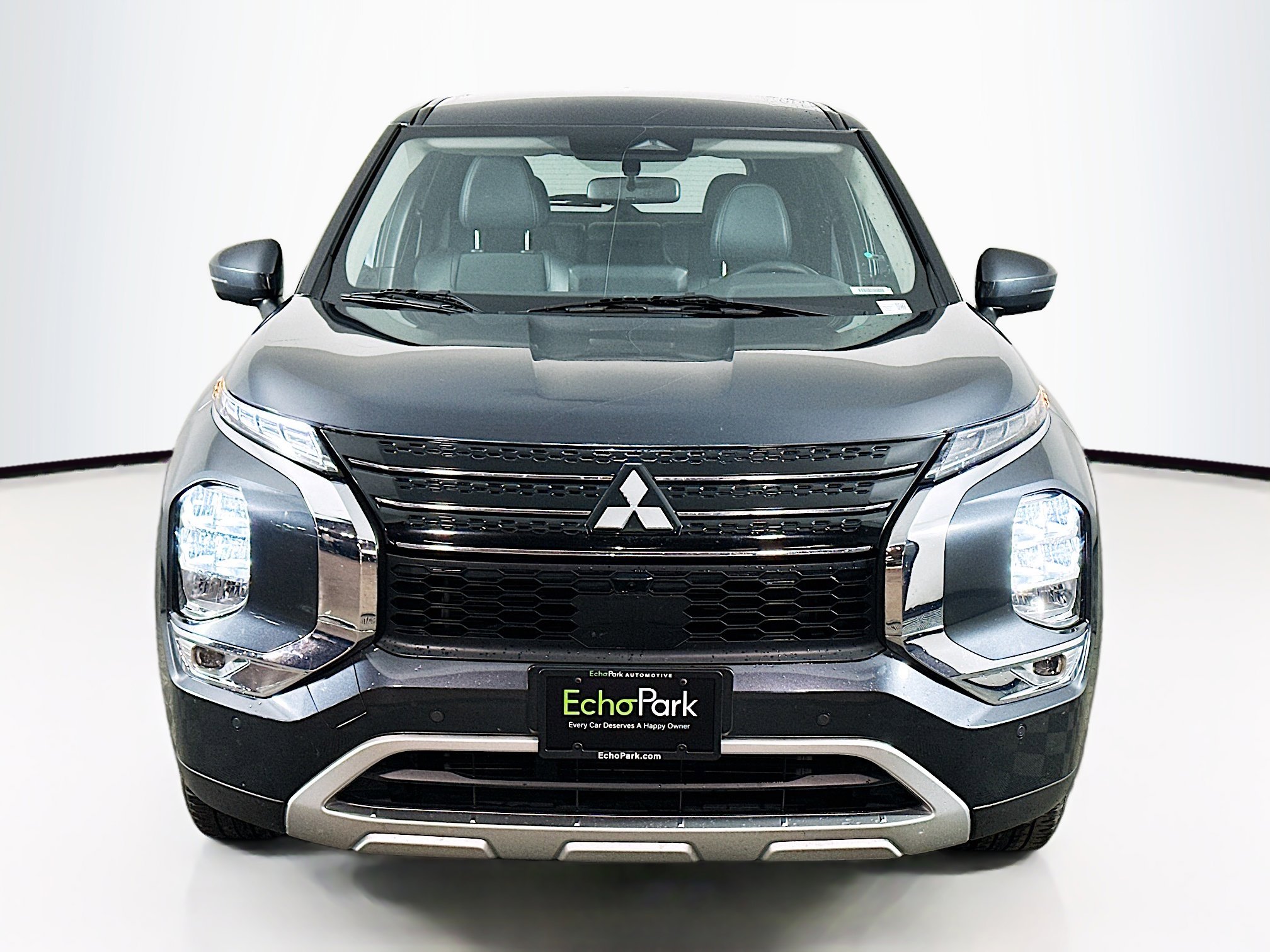 Used 2024 Mitsubishi Outlander SE image 2