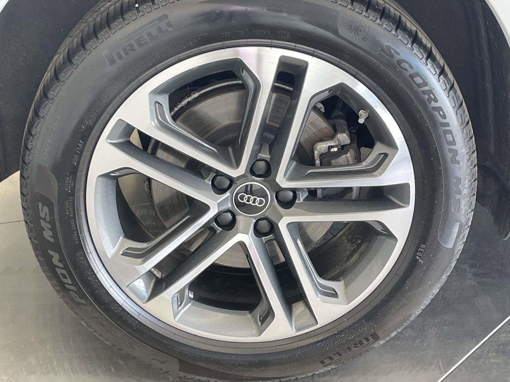Certified 2025 Audi Q5 Premium w/ Convenience Package AWD/4WD image 12