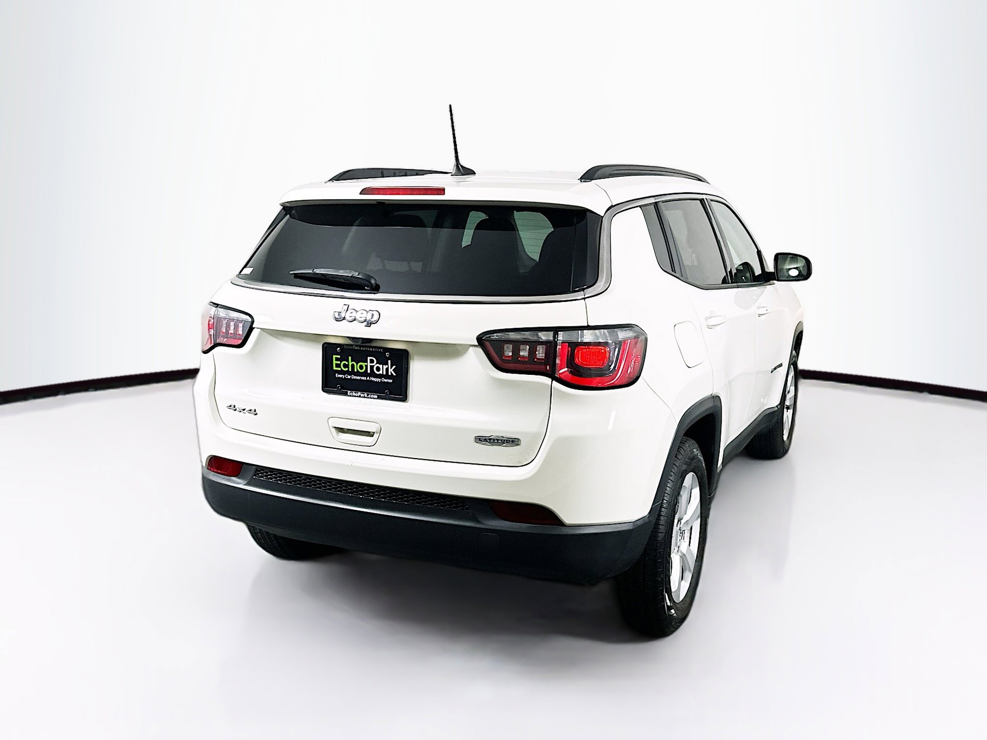 Used 2018 Jeep Compass Latitude w/ Popular Equipment Group AWD/4WD image 9