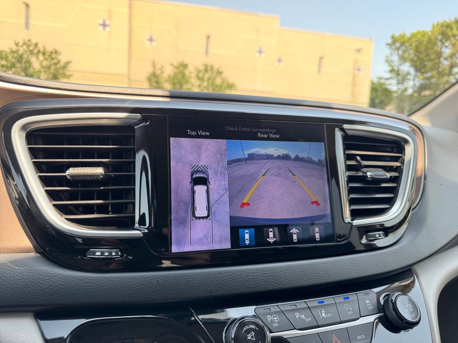Used 2017 Chrysler Pacifica Touring-L Plus w/ Advanced Safetytec Group FWD image 32