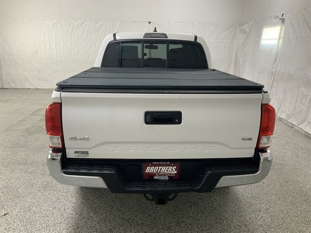 Used 2017 Toyota Tacoma SR5 w/ Tow Package AWD/4WD image 3
