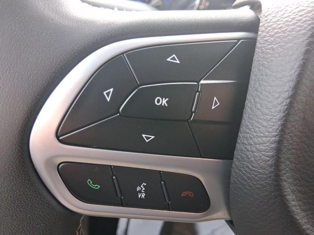 Used 2024 Chrysler Pacifica Touring-L image 23