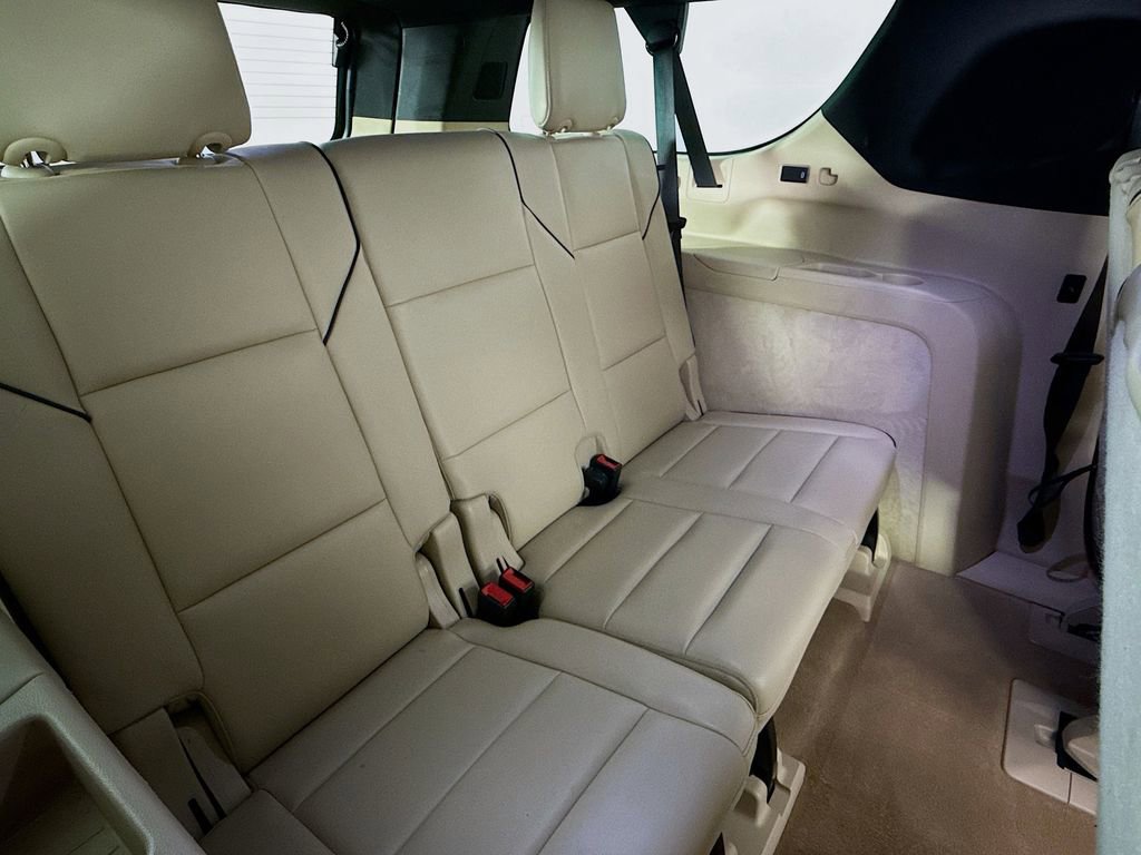 Used 2021 Cadillac Escalade ESV Premium Luxury w/ Driver Assist Tech Package image 32