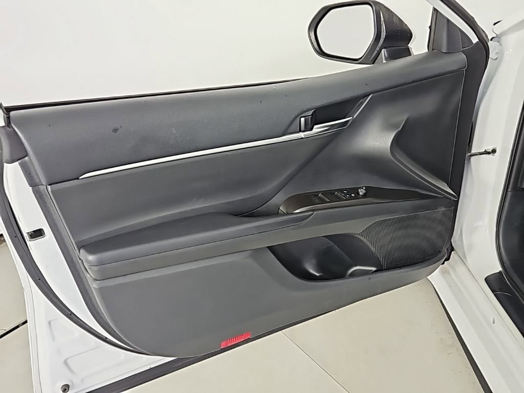 Used 2022 Toyota Camry SE image 11