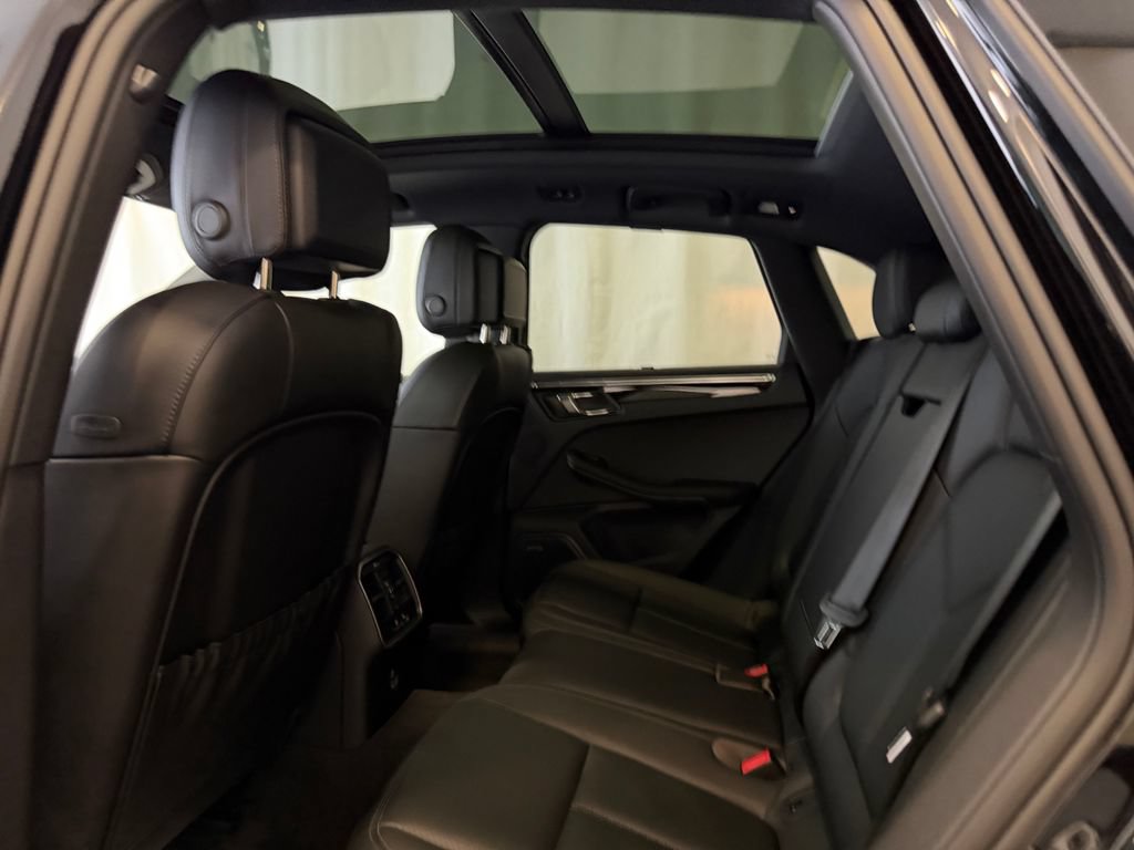 Certified 2026 Porsche Macan AWD/4WD image 24