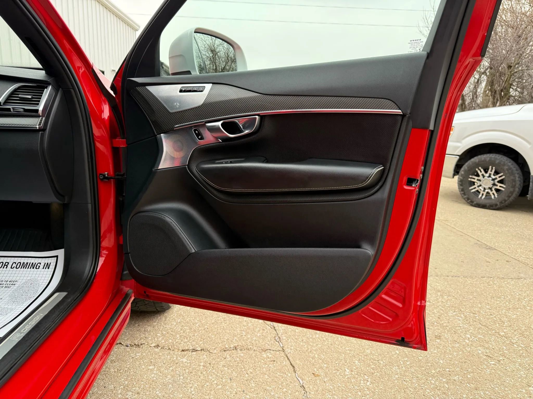 Used 2017 Volvo XC90 T6 R-Design w/ Vision Package image 8