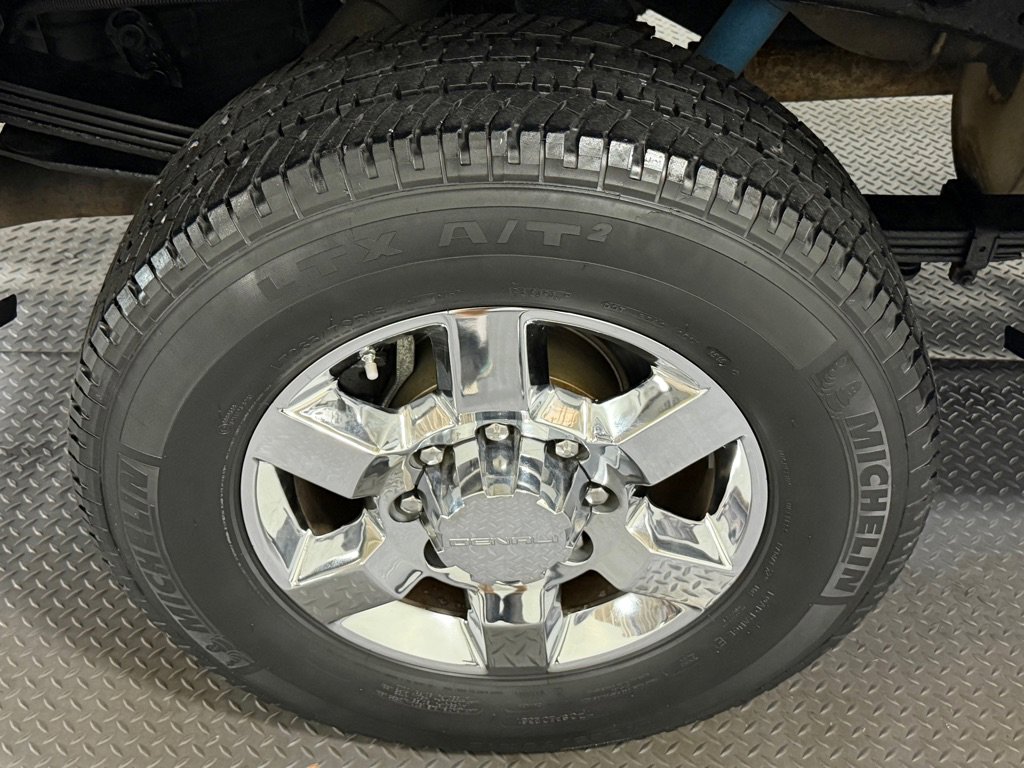 Used 2011 GMC Sierra 2500 SLE w/ SLE Preferred Package AWD/4WD image 17