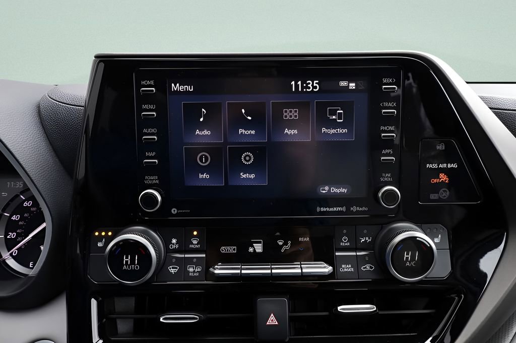 Used 2021 Toyota Highlander XLE image 39