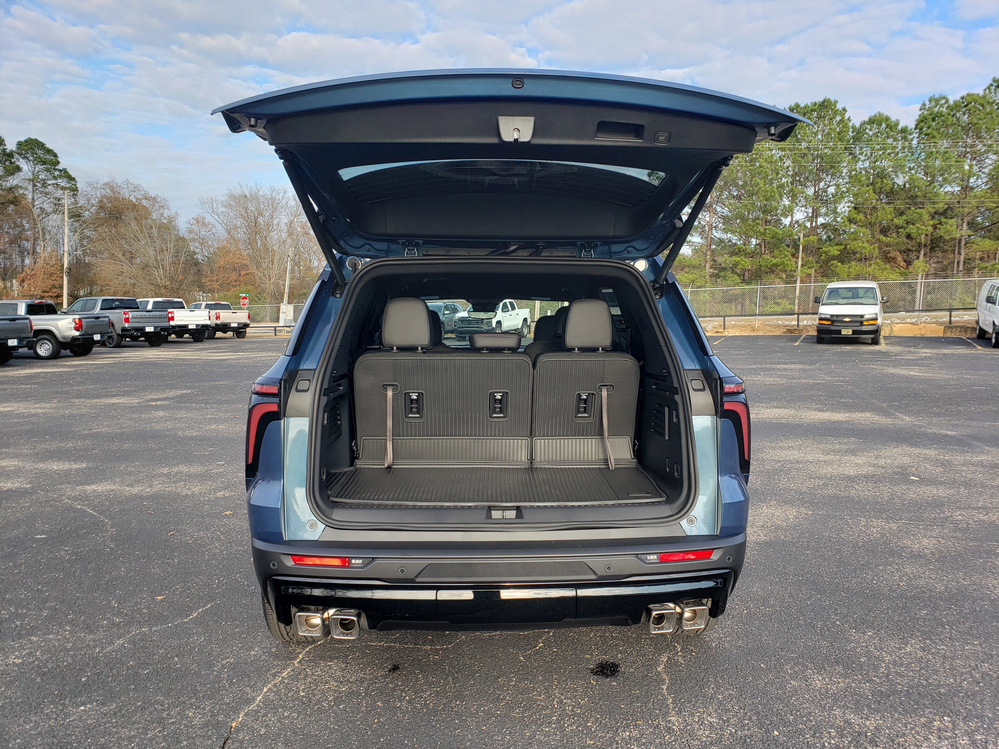 New 2026 Chevrolet Traverse LT w/ Midnight/Sport Edition image 9