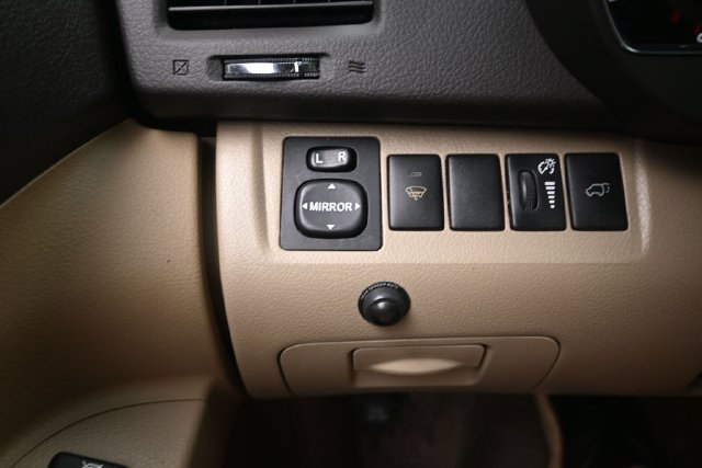 Used 2009 Toyota Highlander Limited w/ Extra Value Pkg 8 FWD image 16