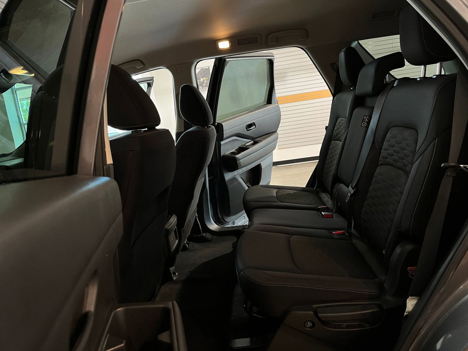 Used 2025 Nissan Pathfinder SV AWD/4WD image 27