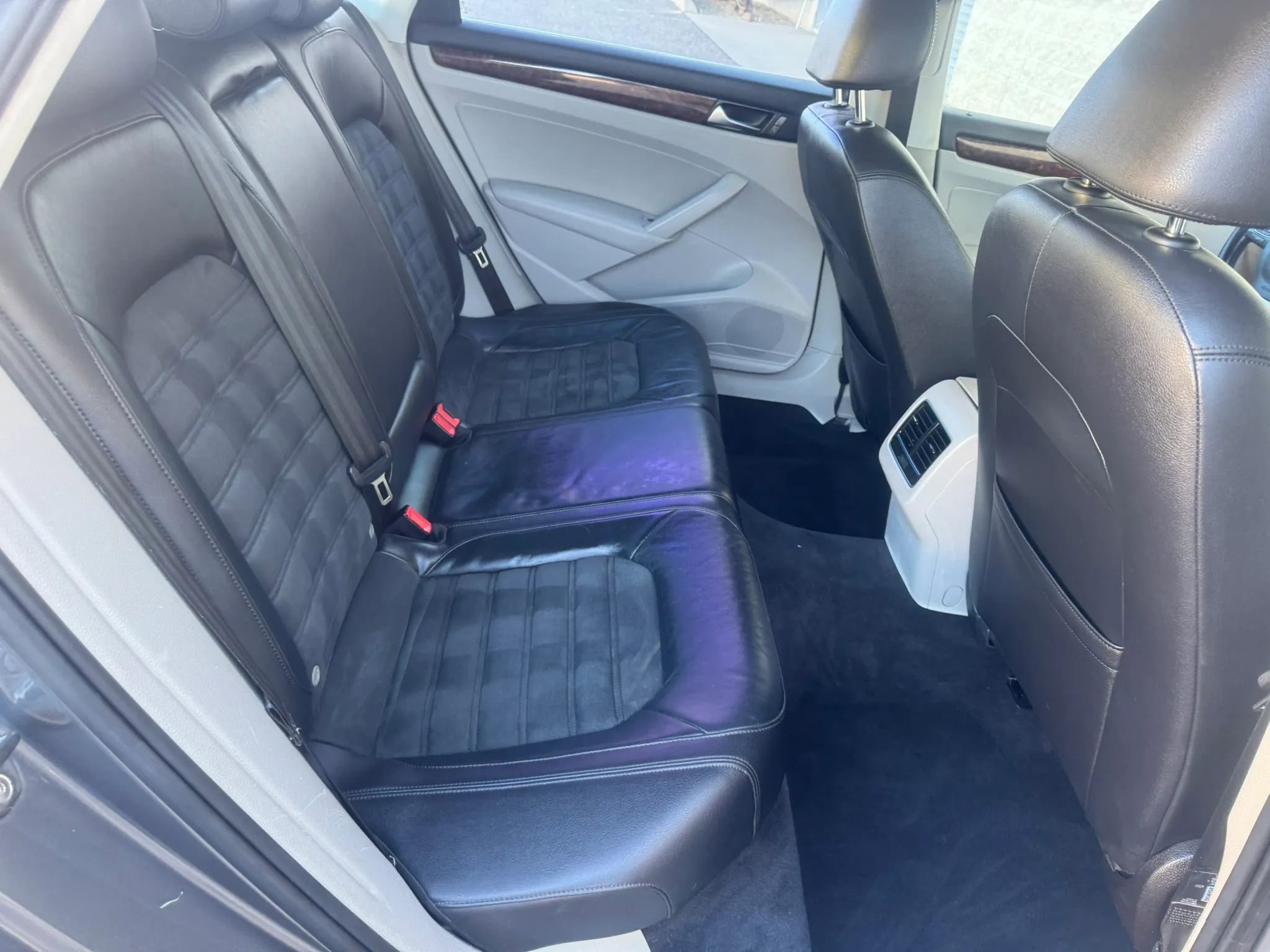 Used 2013 Volkswagen Passat TDI SEL Premium image 16